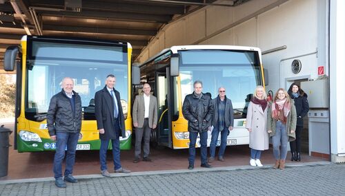 Landrat Kilian besucht das Busunternehmen Engelhardt in Kemel.