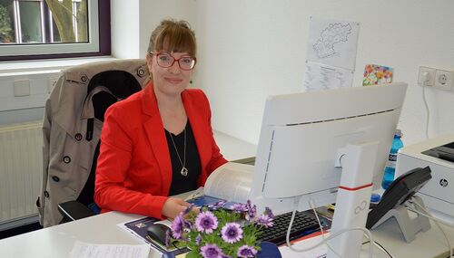 Binia Ehrenhart-Rosenberger ist Koordinatorin im Rahmen des Förderprogrammes des Bundes „Kommunale Koordinierung der Bildungsangebote für Neuzugewanderte“ im Kreishaus.