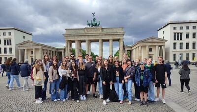 Das Brandenburger Tor war auch ein Ziel der Besichtigungstour der Jugendgruppe in Berlin.