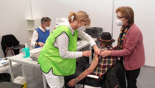 Viel Lob für das lokale Impfangebot in der Halle auf dem Taubenberg