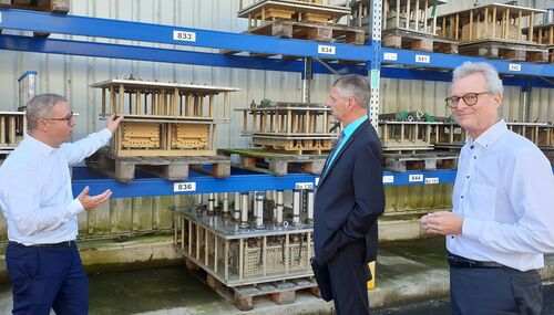 Landrat Frank Kilian besucht das Lorcher Unternehmen Schlaadt Plastics GmbH.