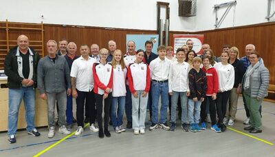 Sportkreisvorsitzender Markus Jestaedt und Sport-Dezernent Hans Rodius ehrten die erfolgreichsten Sportlerinnen und Sportler im Bereich Rheingau und Bad Schwalbach für die Jahre 2019, 2020 und 2021.