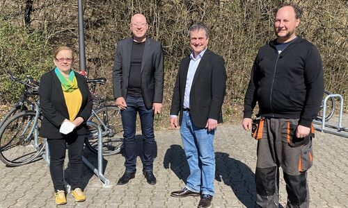 Neue Fahrradständer vom Rheingau-Taunus-Kreis für das Gymnasium Eltville